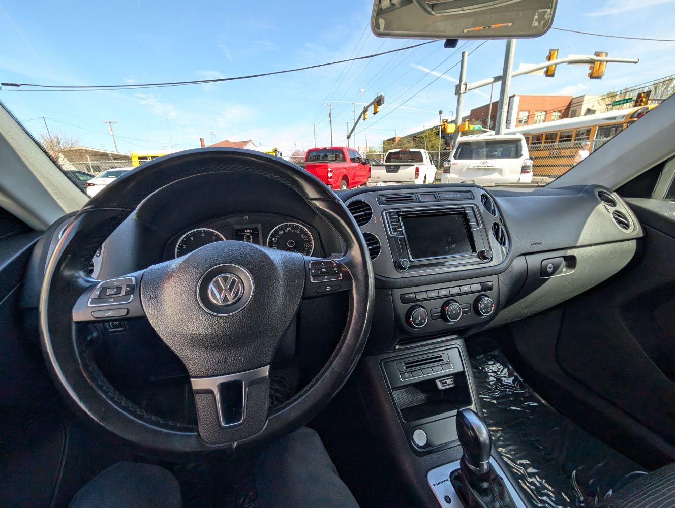 Used 2017 Volkswagen Tiguan Limited w/ Premium Package AWD/4WD image 21