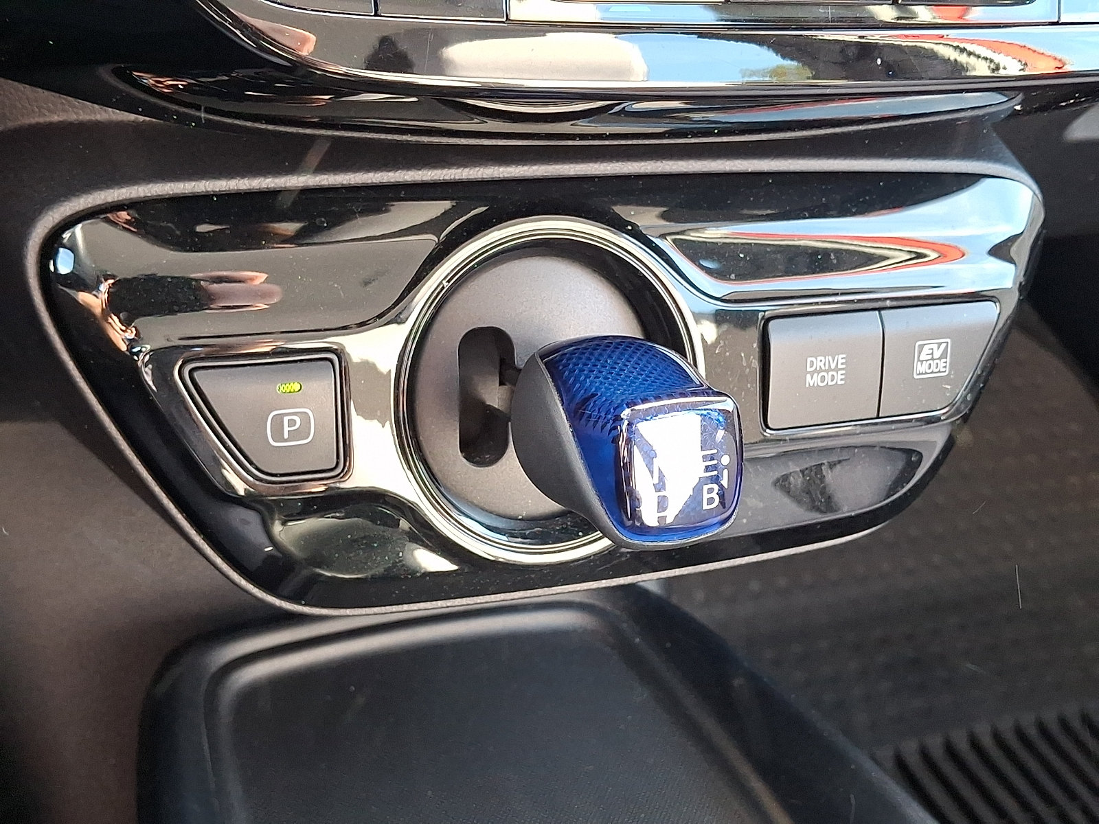 Used 2022 Toyota Prius LE FWD image 14