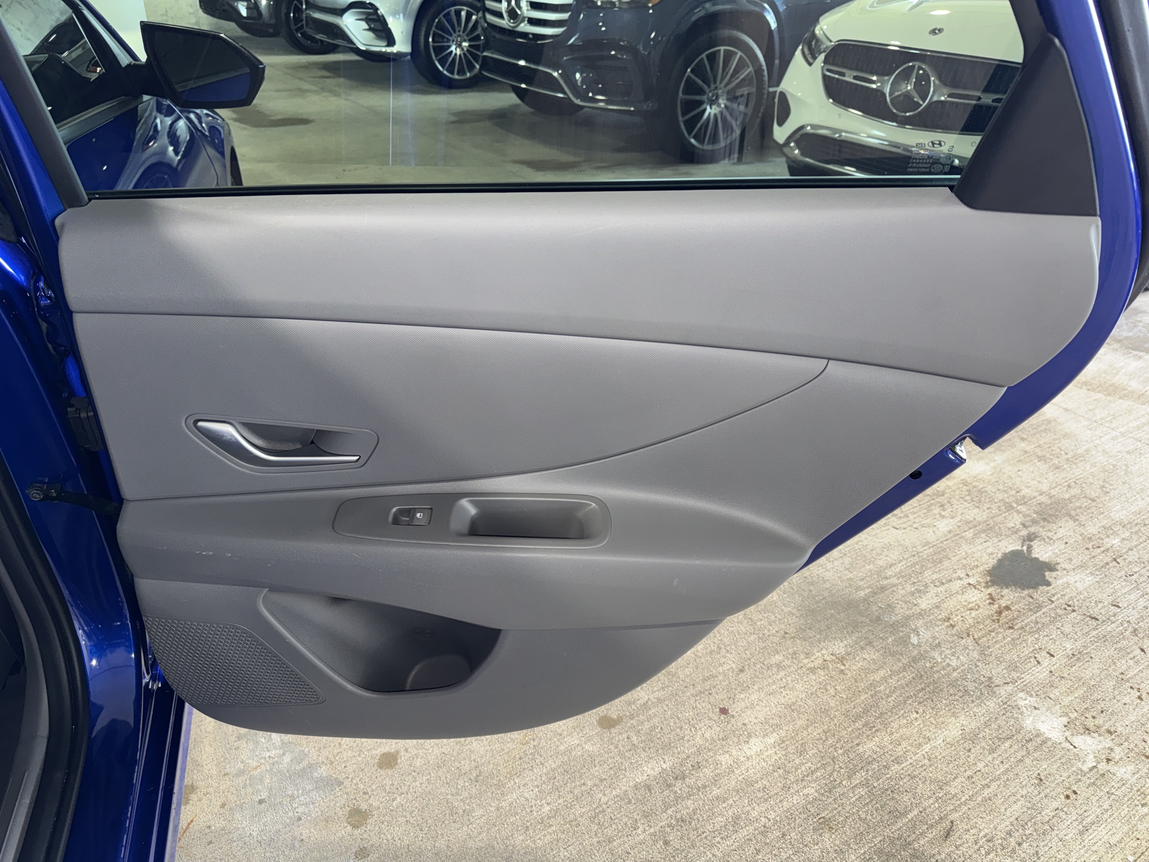 Used 2025 Hyundai Elantra SE FWD image 11