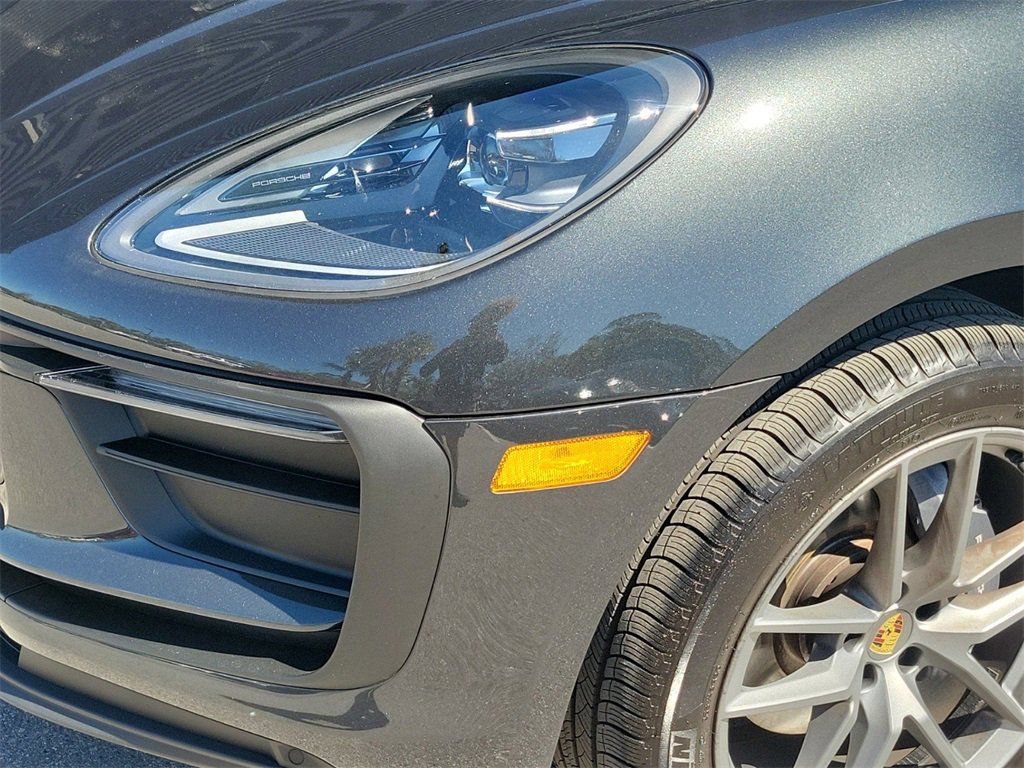 Certified 2025 Porsche Macan AWD/4WD image 7