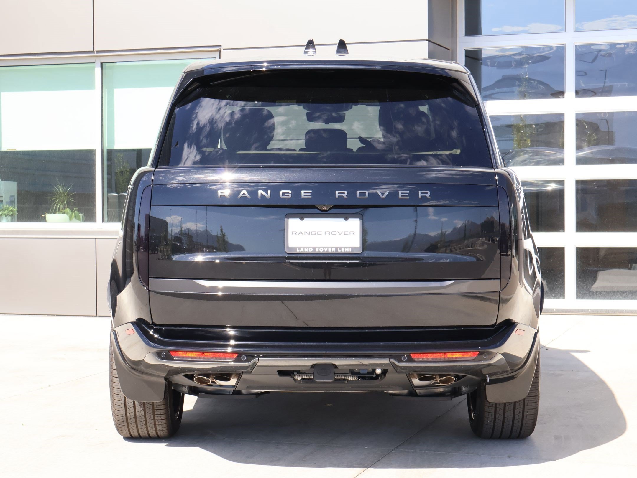 New 2026 Land Rover Range Rover Long Wheelbase SE AWD/4WD image 7
