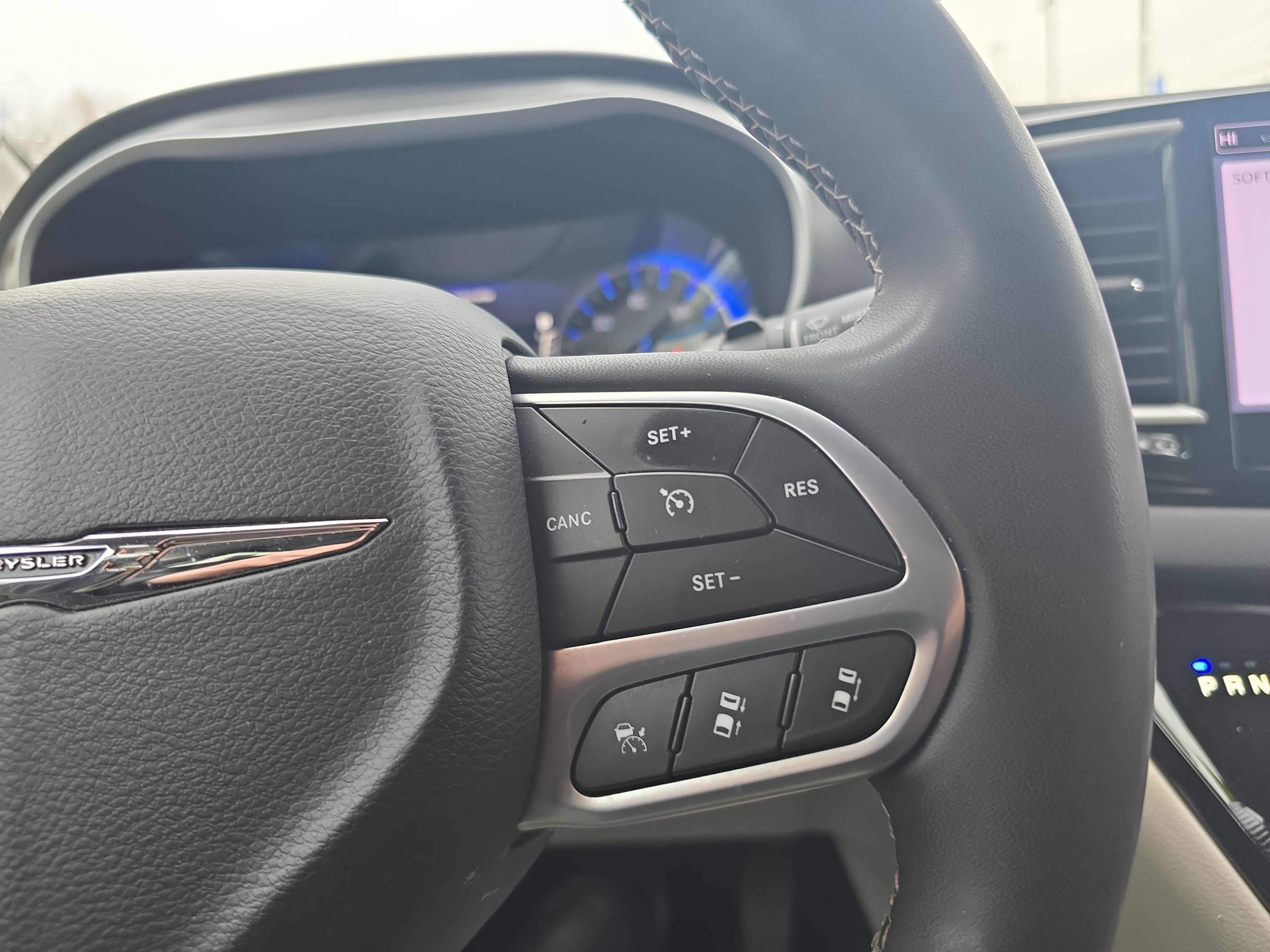 Used 2024 Chrysler Pacifica Touring-L image 23