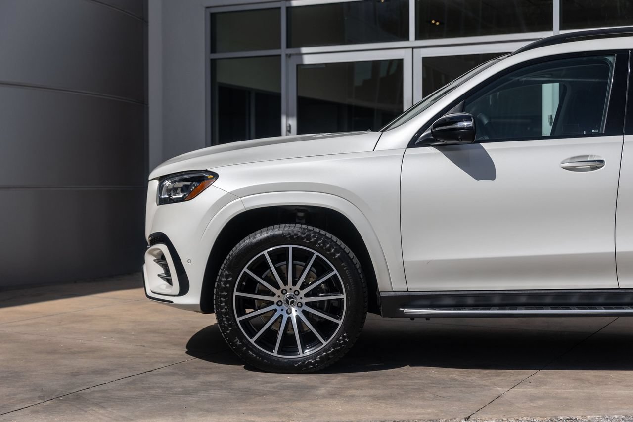 Used 2024 Mercedes-Benz GLS 580 4MATIC image 13