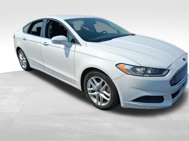 Used 2015 Ford Fusion SE FWD image 9