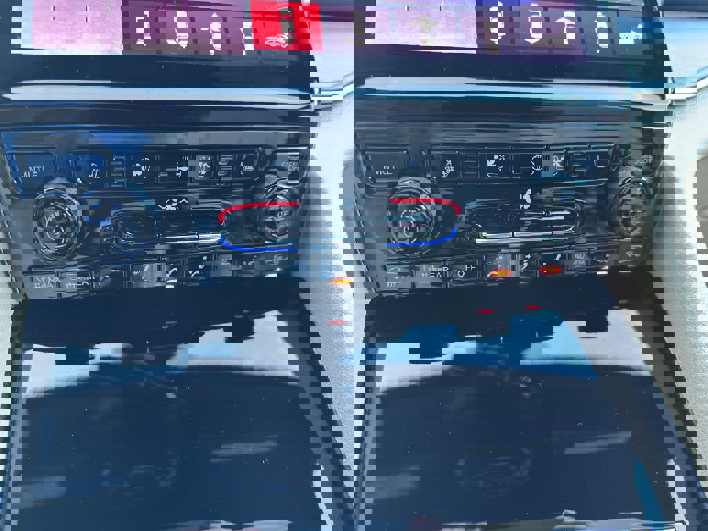 New 2025 Jeep Grand Cherokee L Limited w/ Luxury Tech Group II image 21