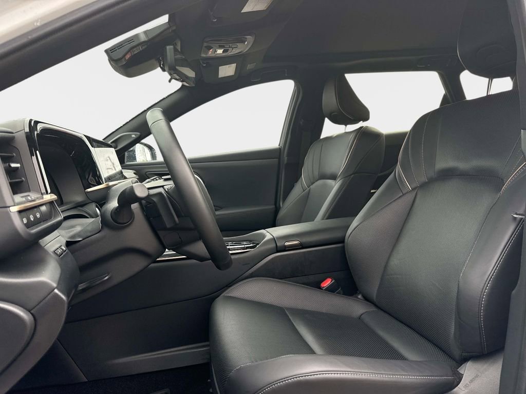 Used 2025 Toyota Crown Signia w/ Advanced Technology Package image 17