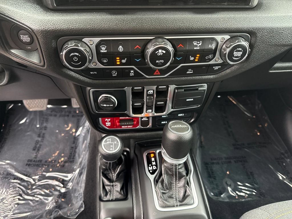 Certified 2025 Jeep Gladiator Overland AWD/4WD image 14