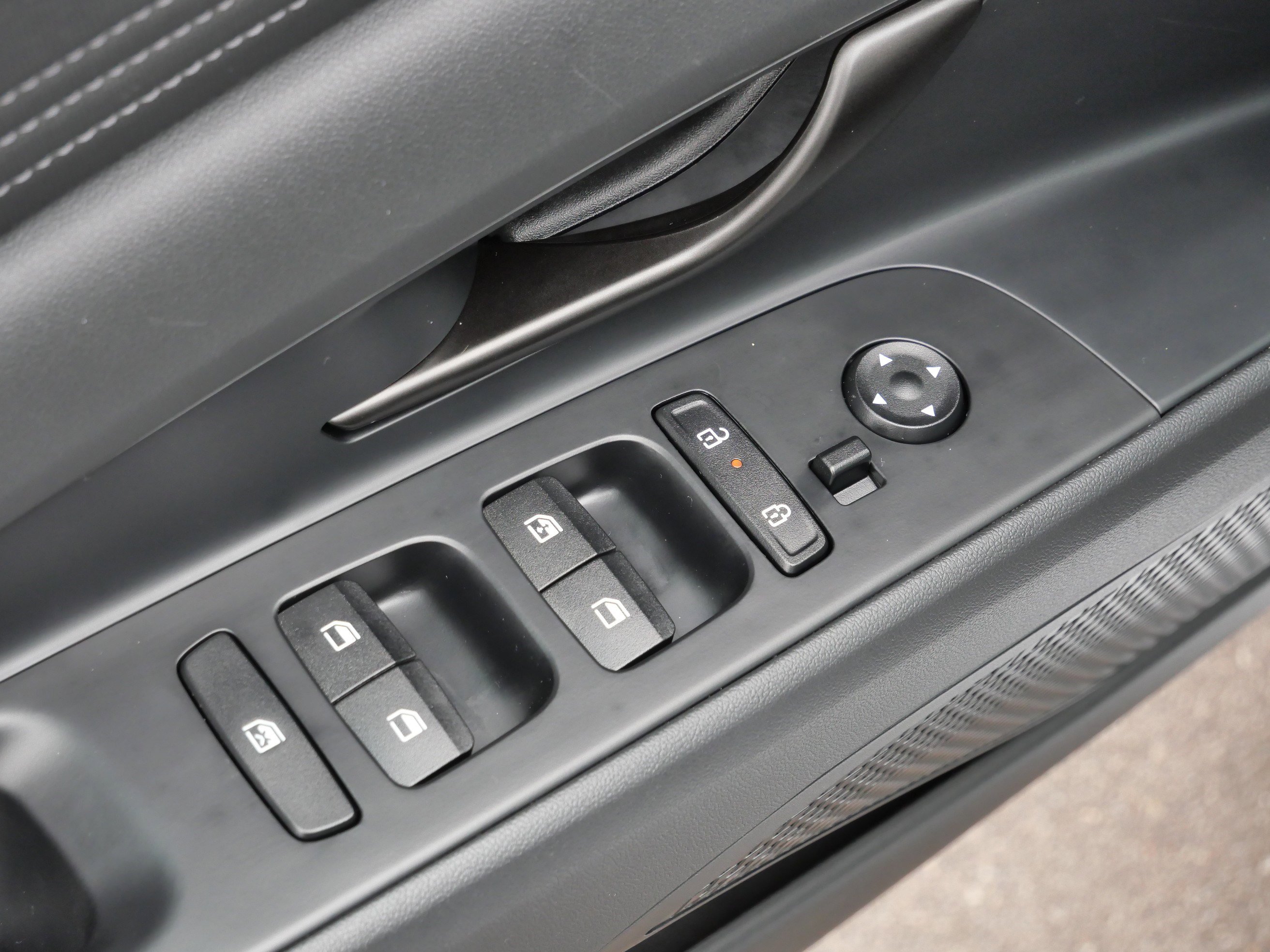 Used 2025 Hyundai Elantra Sport image 19