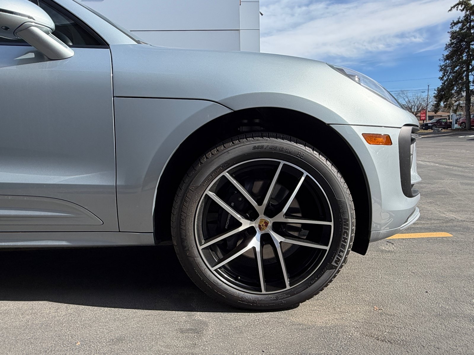 Used 2025 Porsche Macan AWD/4WD image 39