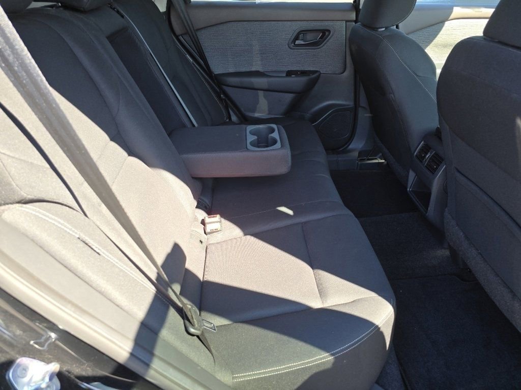 Used 2023 Nissan Rogue S image 14