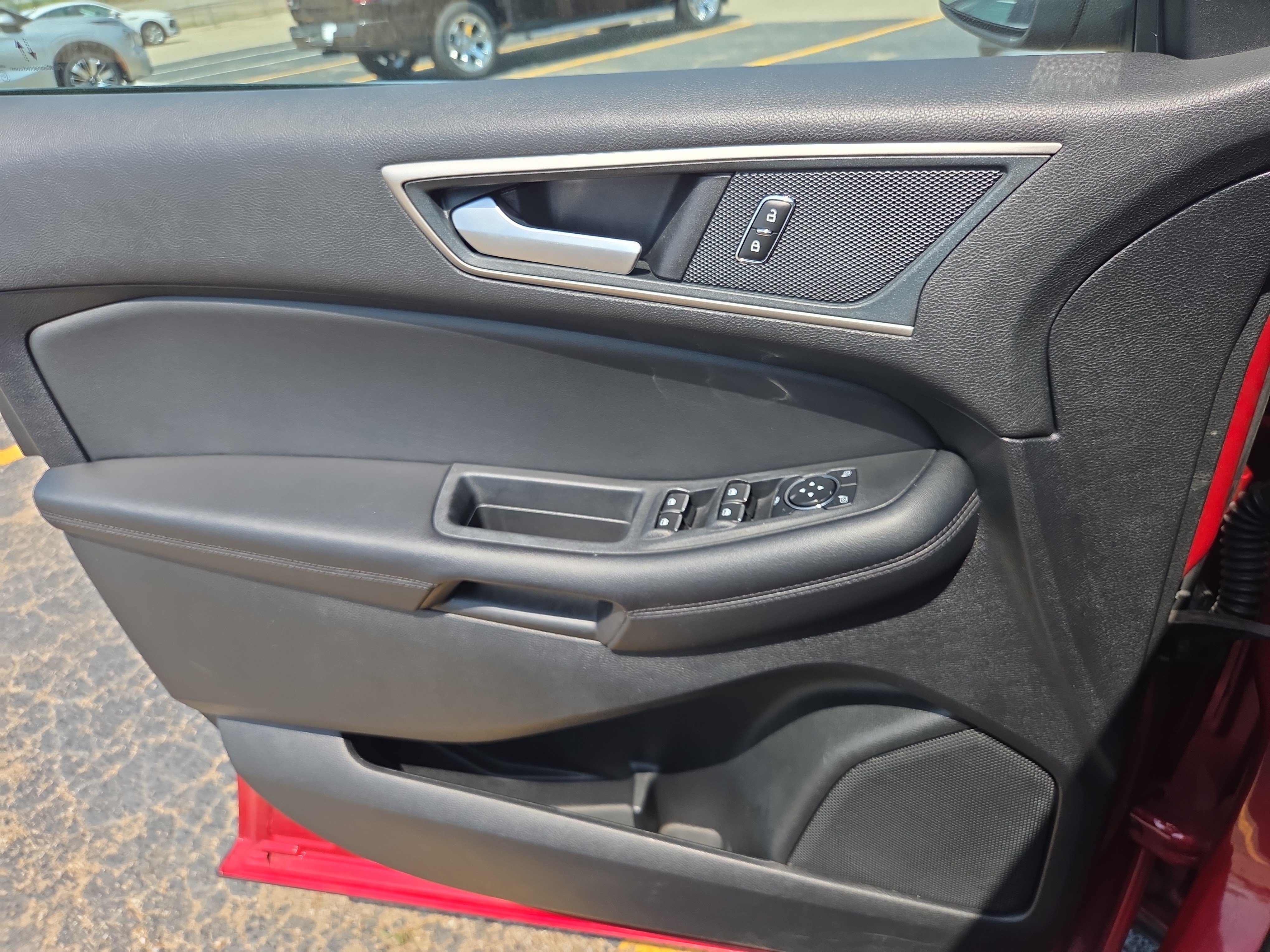 Used 2024 Ford Edge SEL AWD/4WD image 14