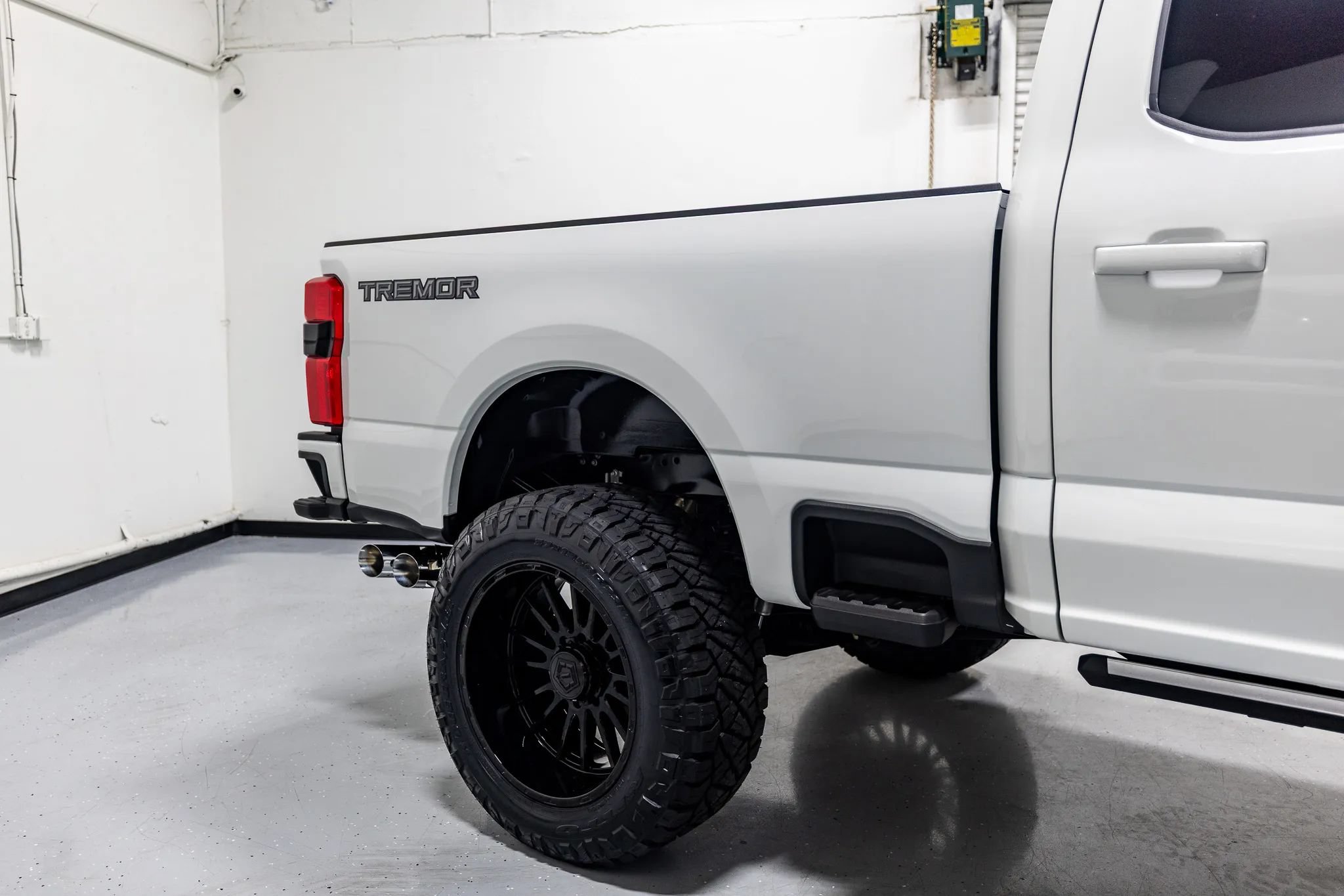 Used 2026 Ford F250 Platinum w/ Tremor Off-Road Package AWD/4WD image 25