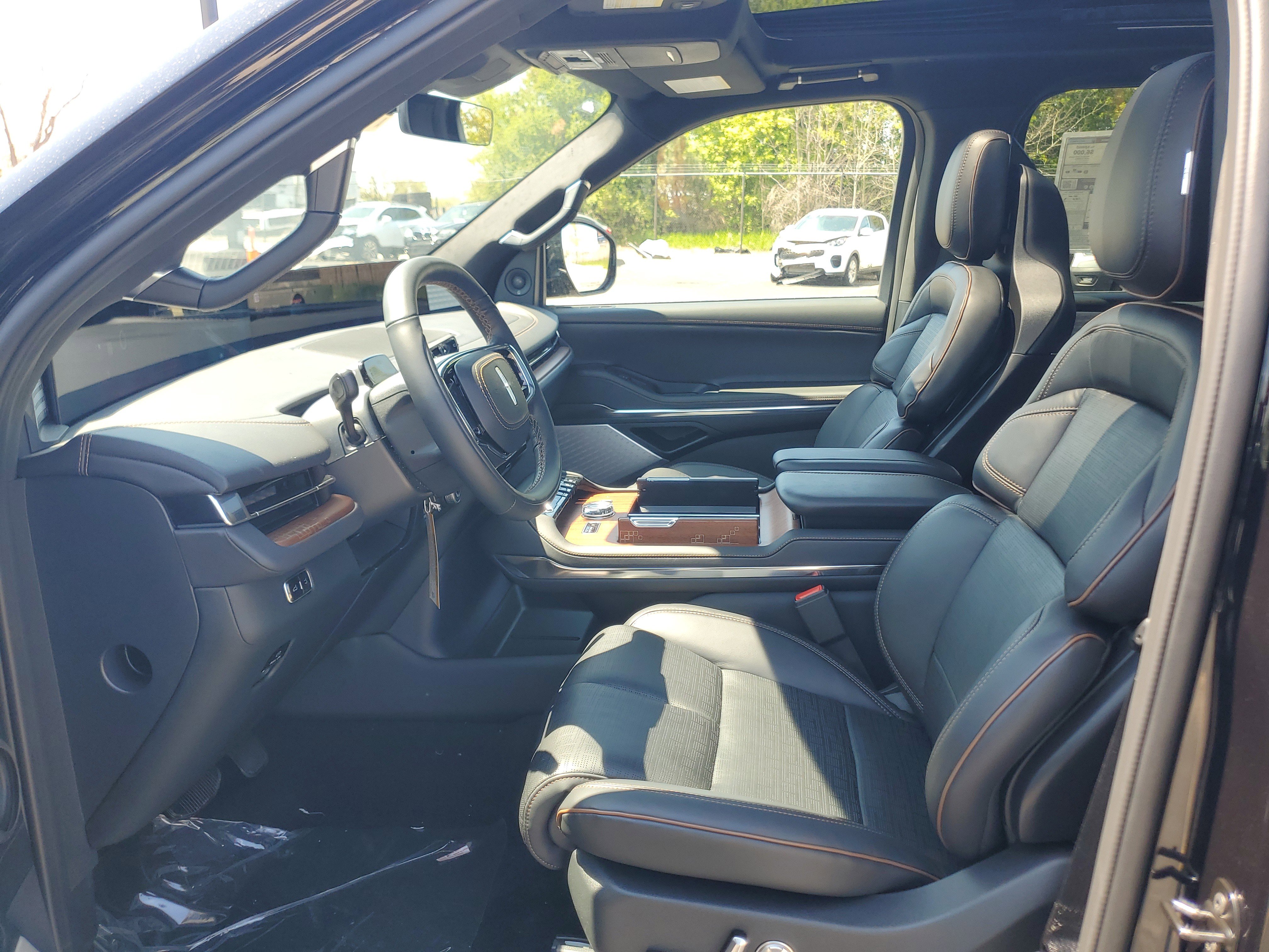 New 2026 Lincoln Navigator L Black Label AWD/4WD image 12