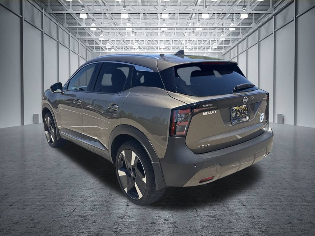 Used 2025 Nissan Kicks SR AWD/4WD image 3