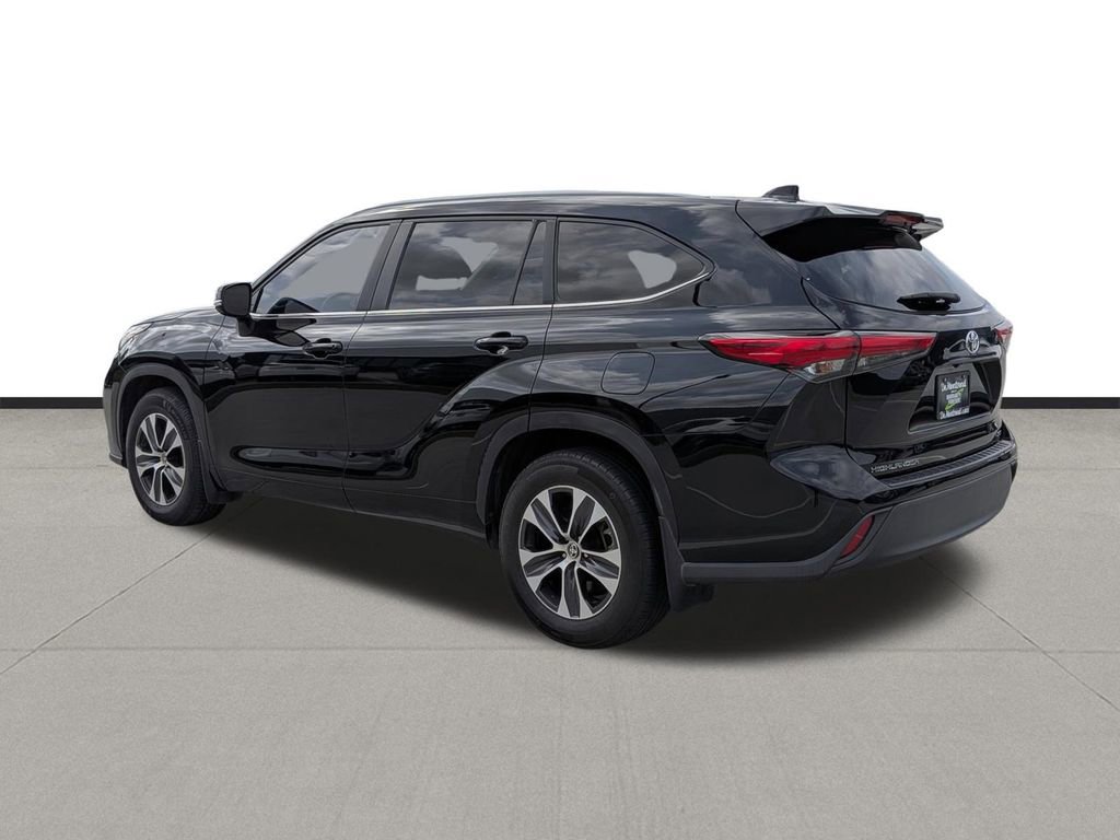 Used 2023 Toyota Highlander XLE image 7