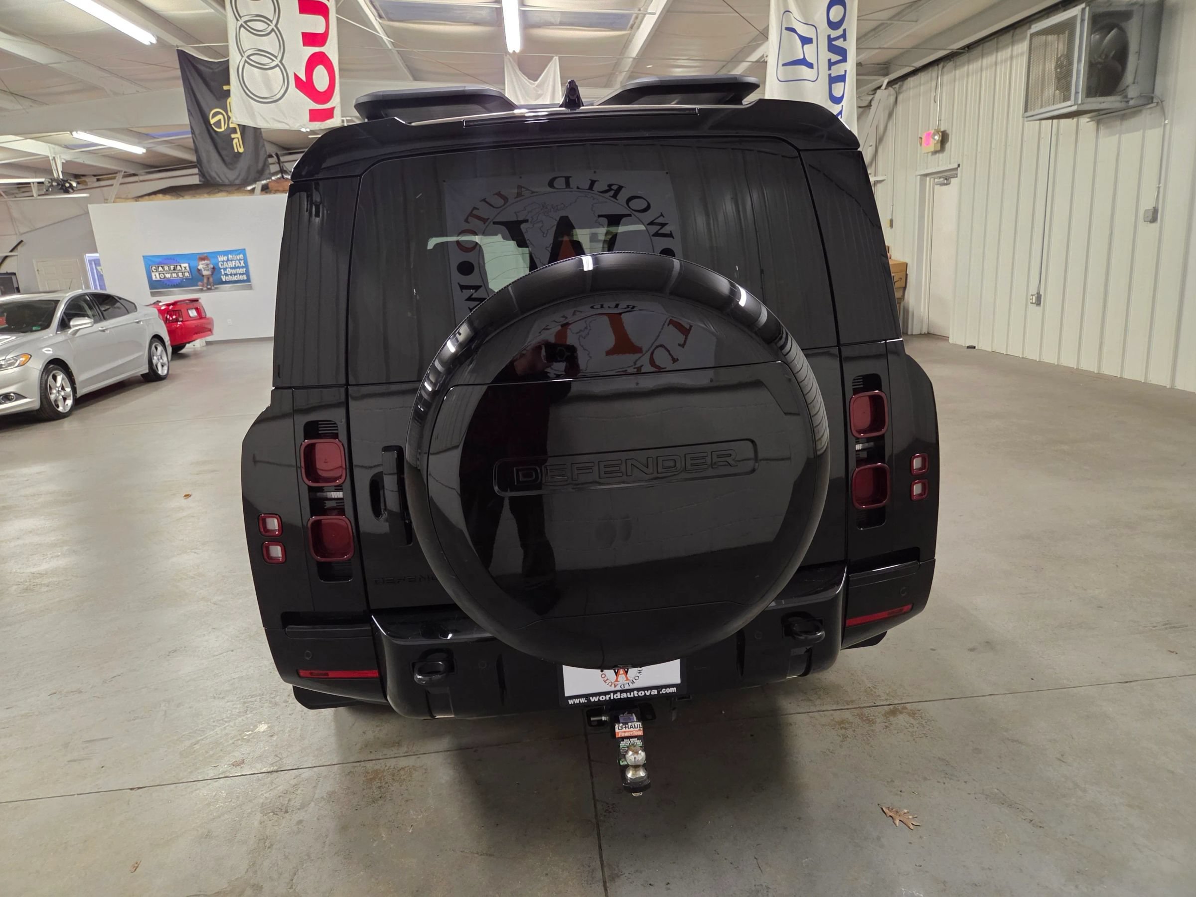 Used 2024 Land Rover Defender 130 X-Dynamic SE AWD/4WD image 6