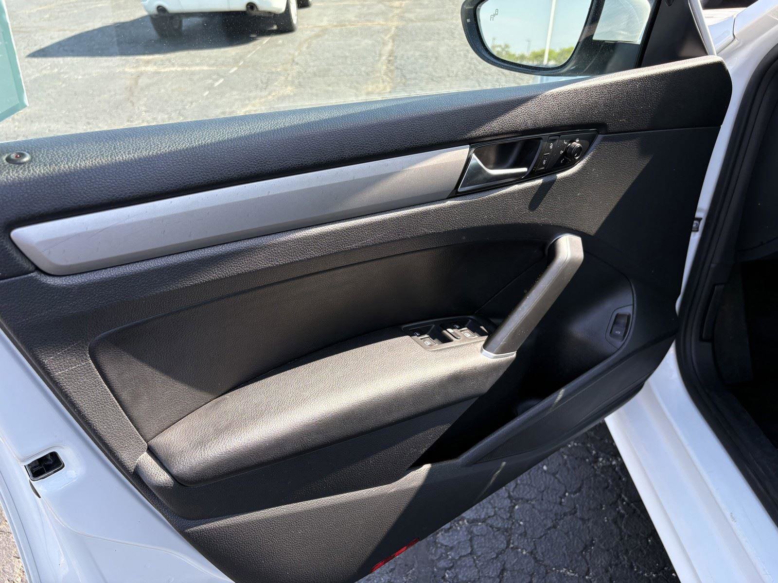 Used 2021 Volkswagen Passat 2.0T SE FWD image 13