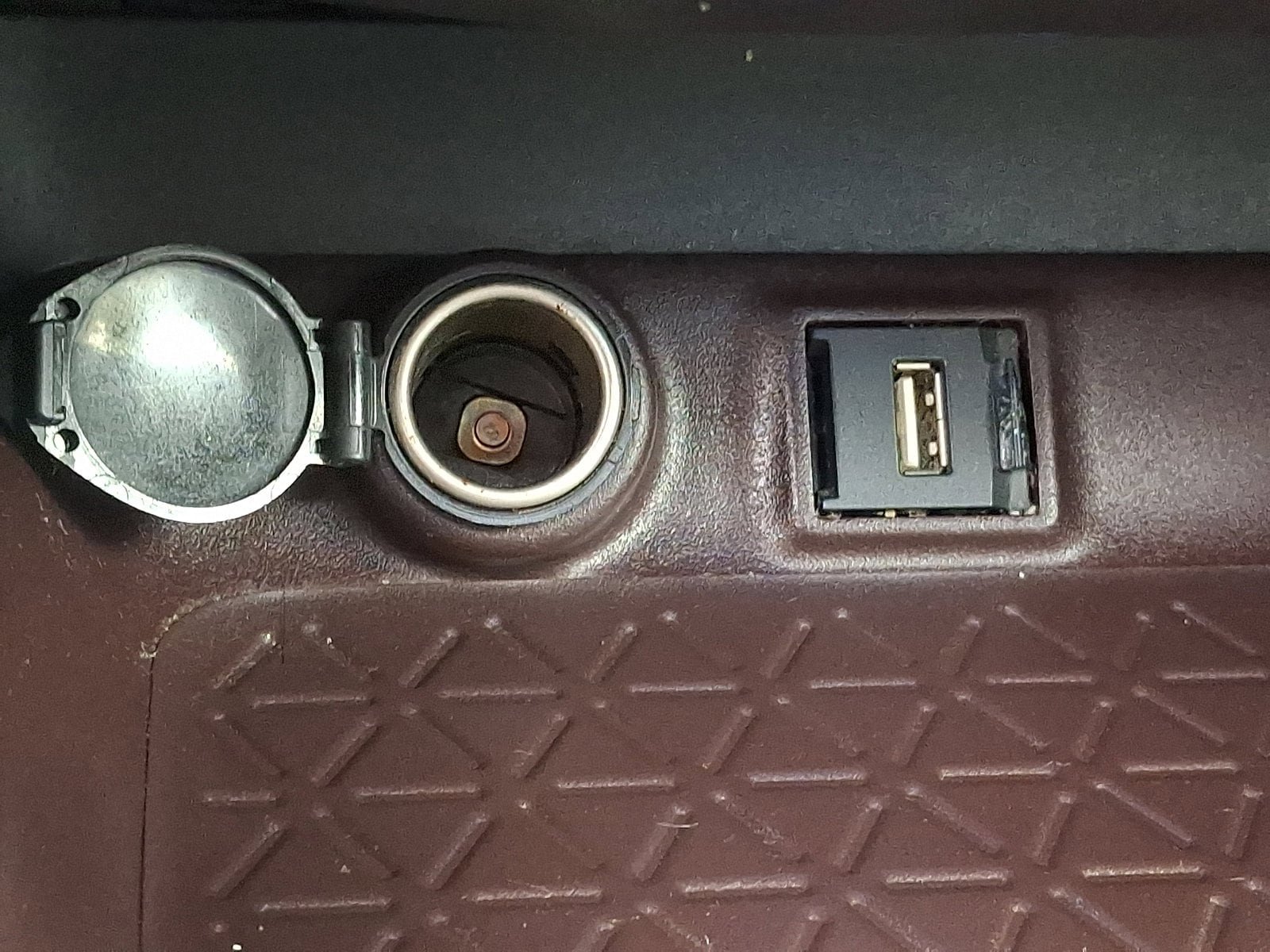 Used 2020 Toyota RAV4 Limited w/ Carpet Mat Package AWD/4WD image 24