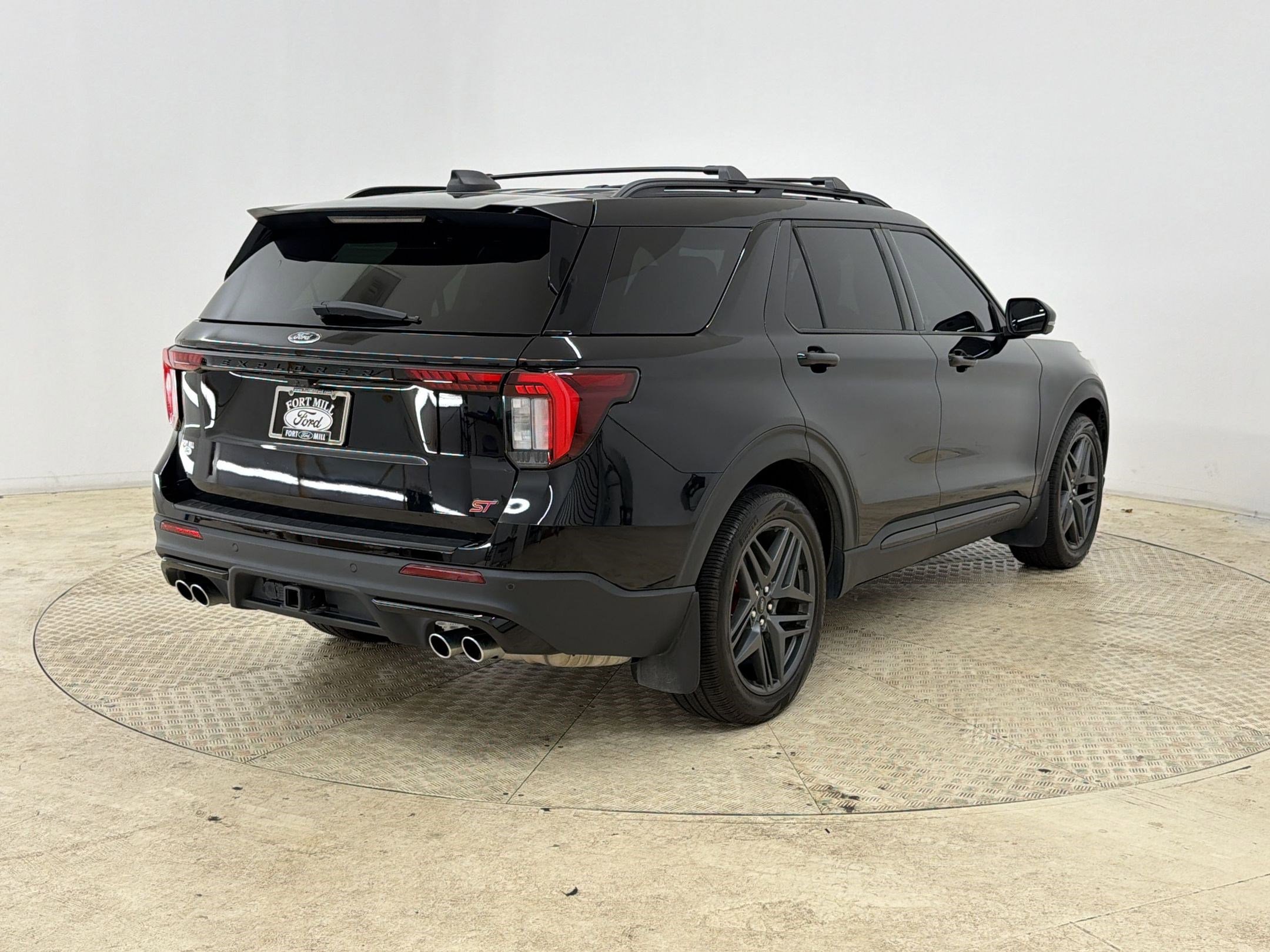 Used 2025 Ford Explorer ST image 8