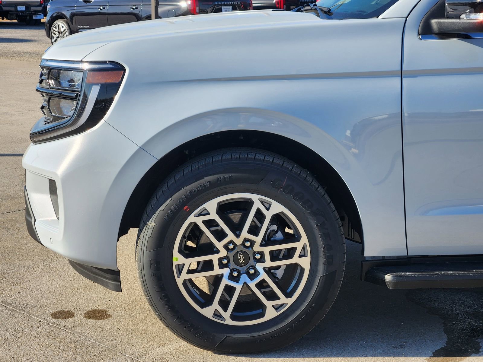 New 2026 Ford Expedition Active image 9