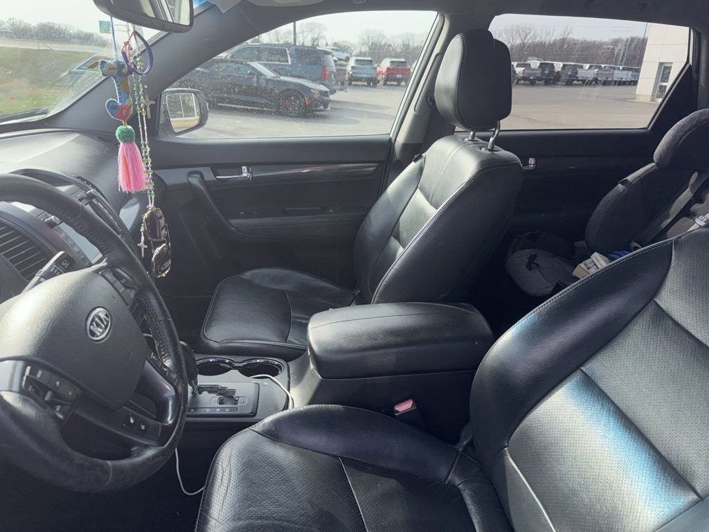 Used 2011 Kia Sorento SX image 3