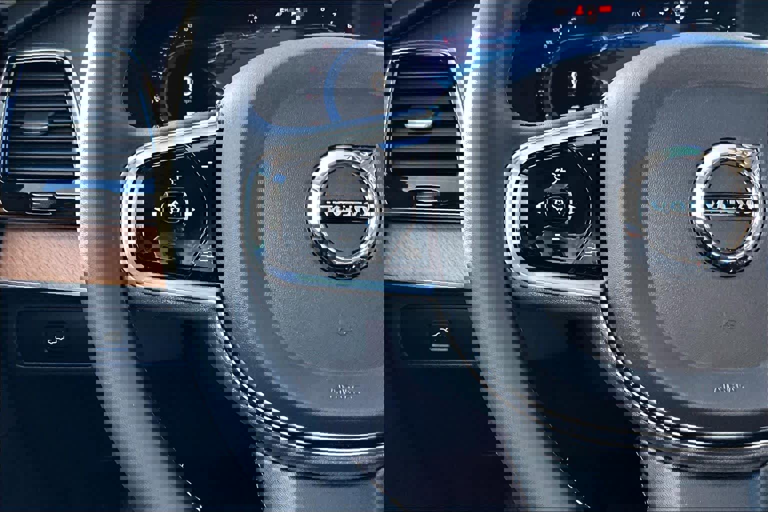 Certified 2024 Volvo XC90 B6 Plus image 23