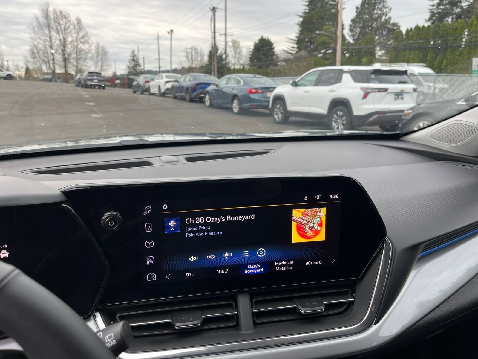 Used 2025 Chevrolet Trax LT w/ LT Convenience Package FWD image 17