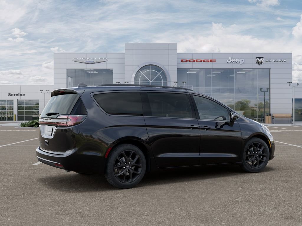New 2026 Chrysler Pacifica Select image 4