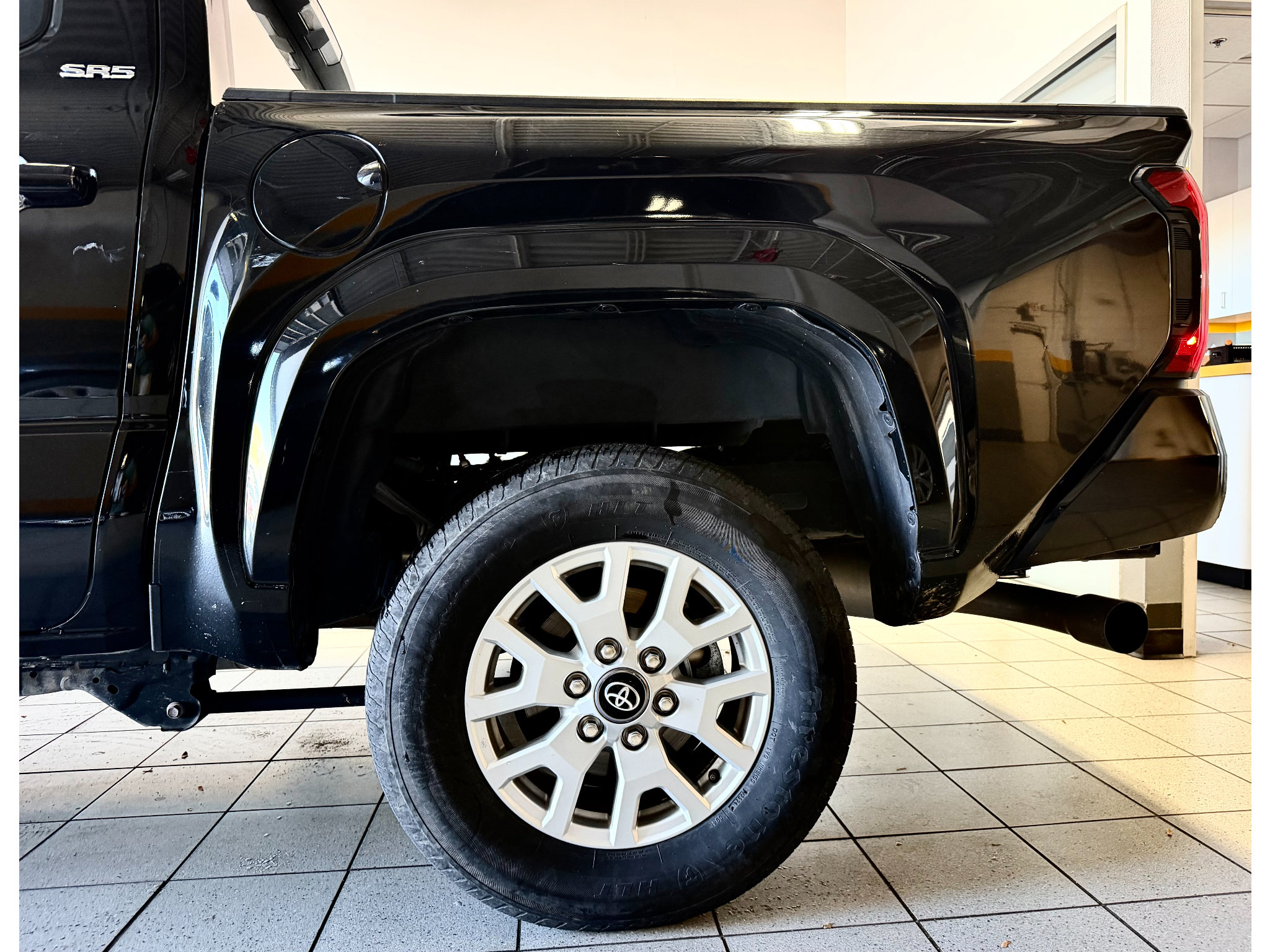 Used 2024 Toyota Tacoma SR5 AWD/4WD image 11