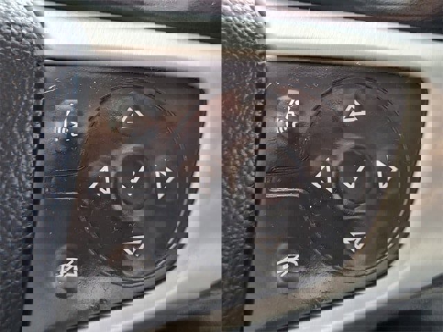 Used 2024 GMC Terrain SLT image 13