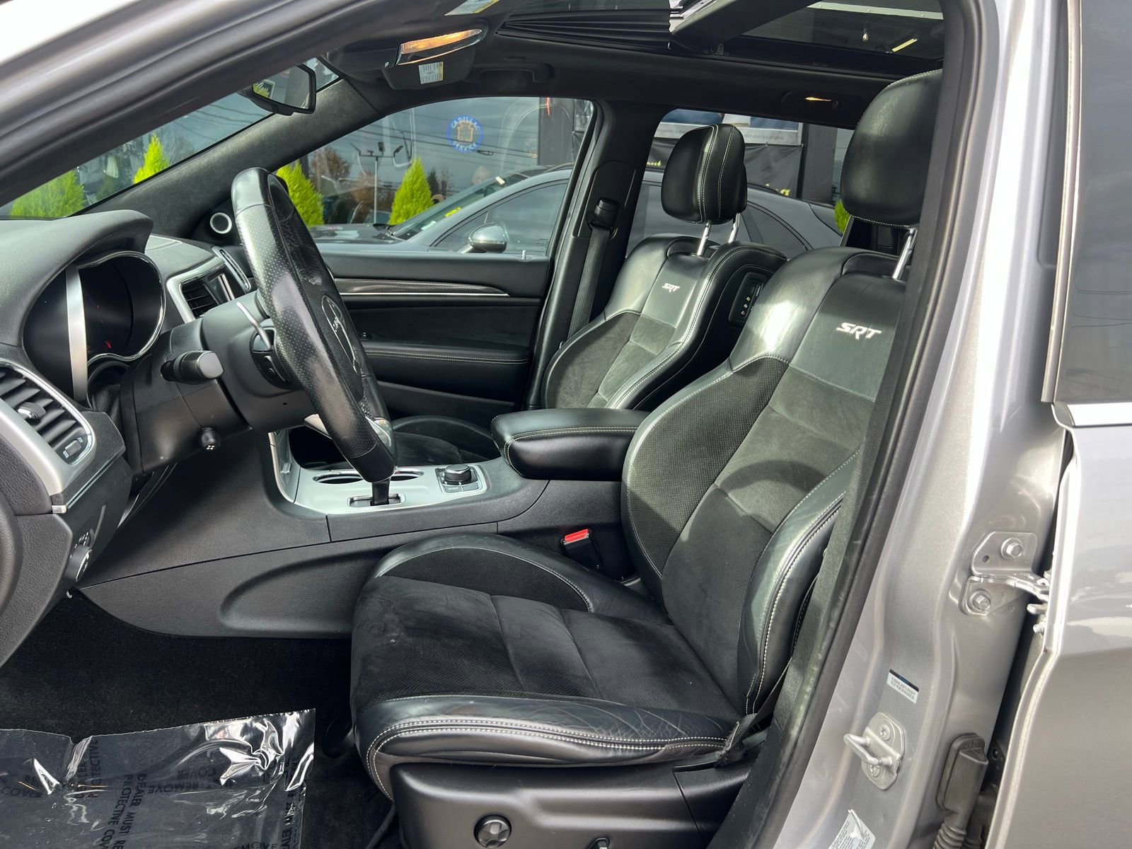 Used 2015 Jeep Grand Cherokee SRT w/ Luxury Group II image 17