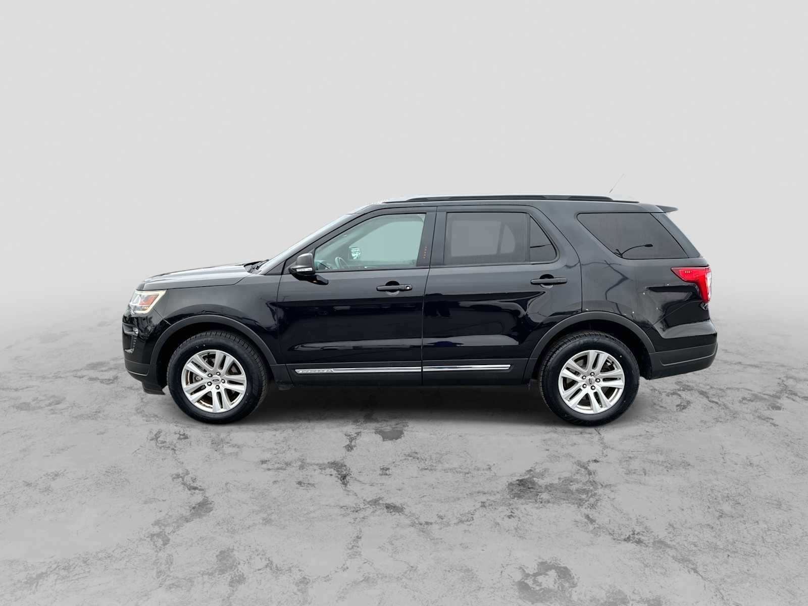 Used 2019 Ford Explorer XLT w/ Equipment Group 201A image 5