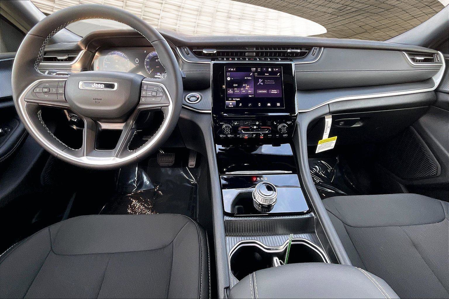 New 2025 Jeep Grand Cherokee Laredo X w/ Luxury Tech Group I image 5