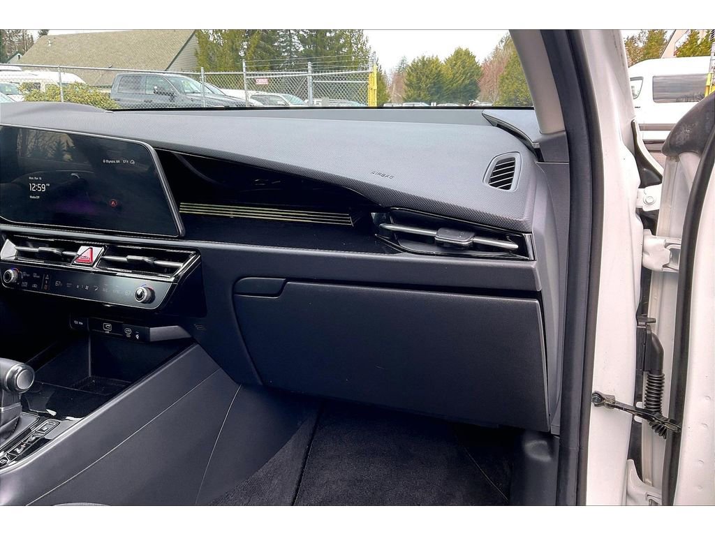 Used 2023 Kia Niro SX image 16