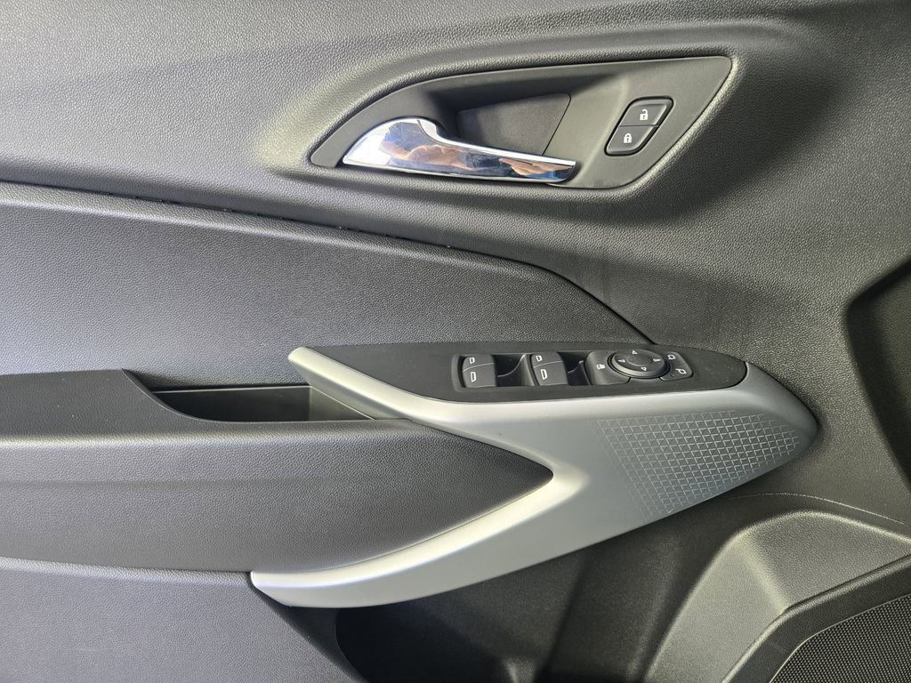 New 2026 Chevrolet Trax RS w/ Sunroof Package image 22