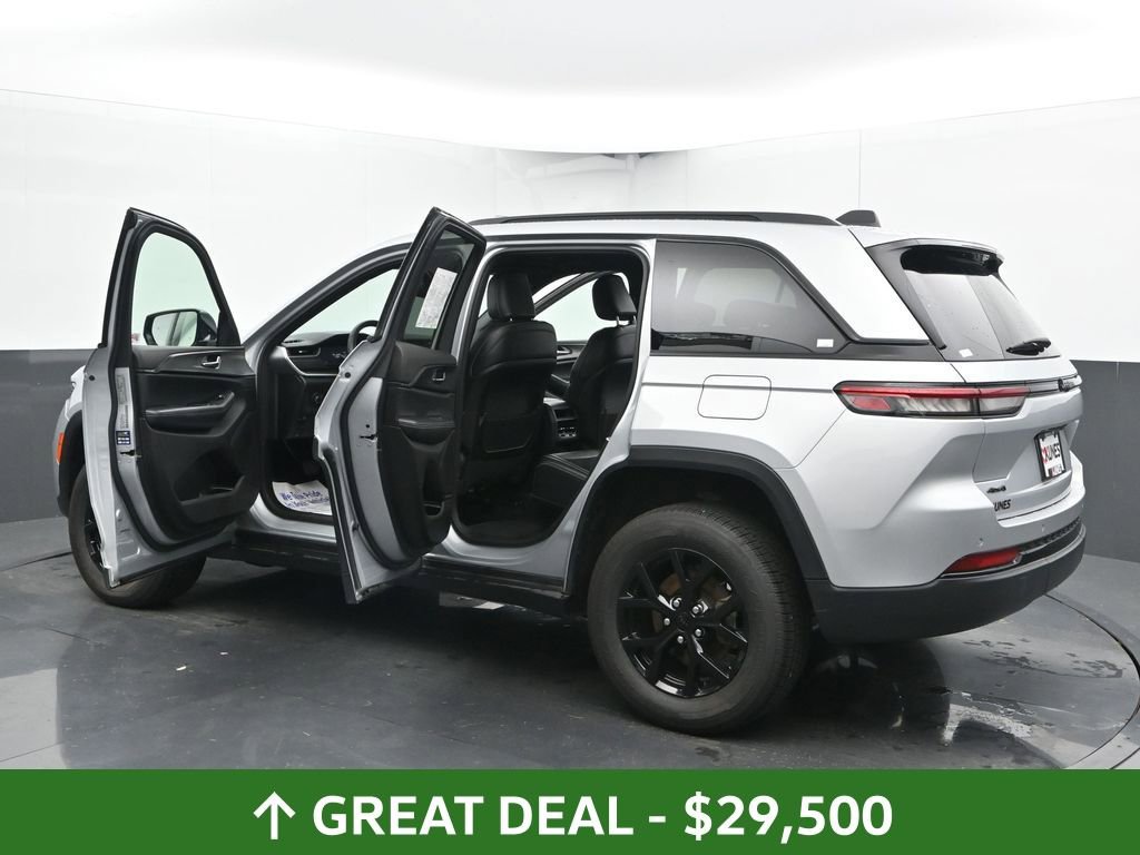 Used 2024 Jeep Grand Cherokee Altitude image 58