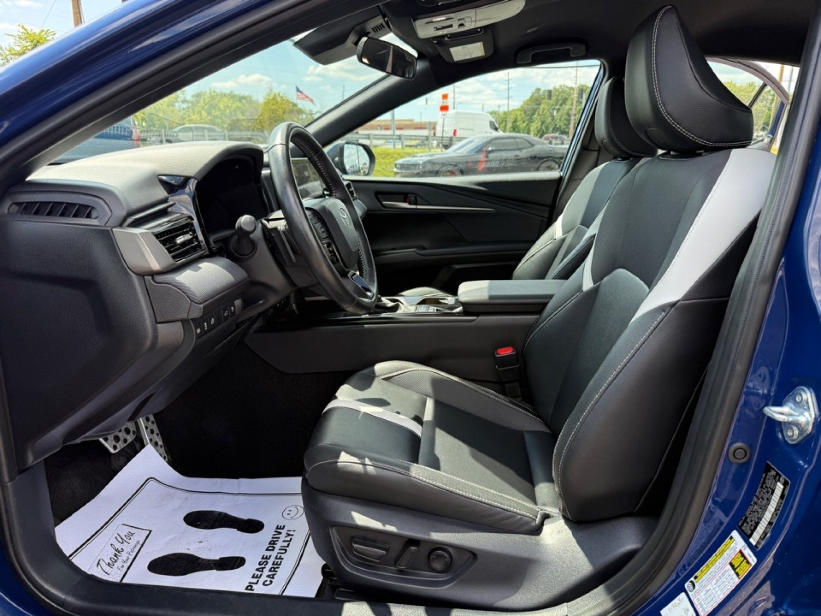 Used 2025 Toyota Camry SE FWD image 27