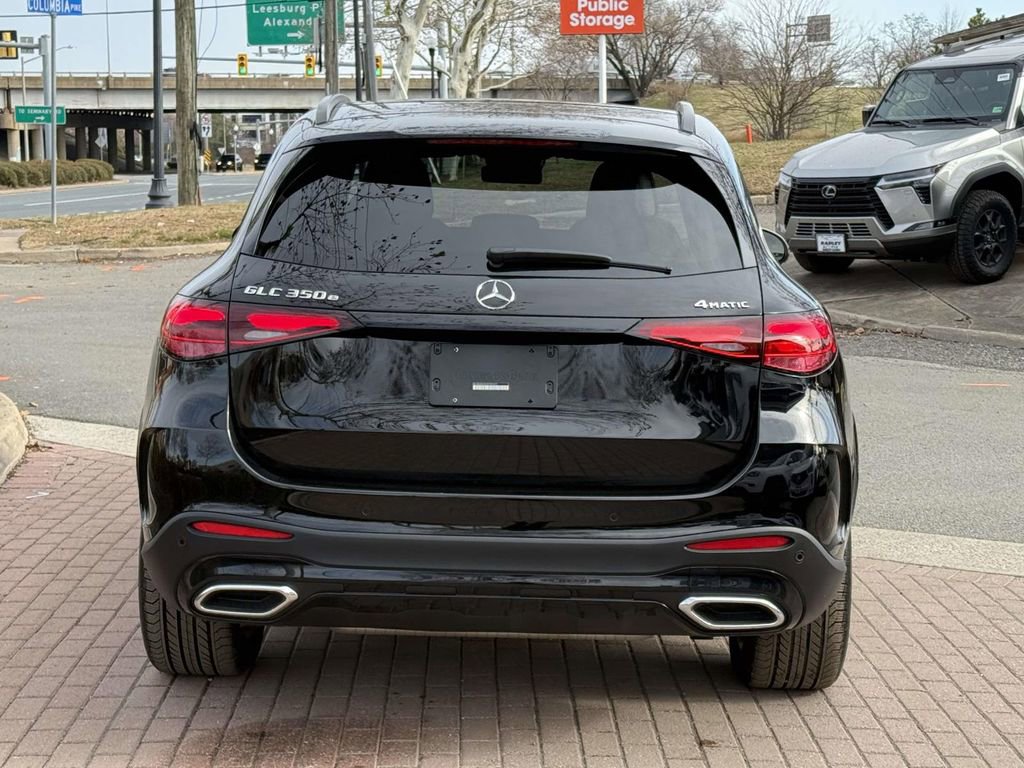 Used 2025 Mercedes-Benz GLC 350e 4MATIC image 5