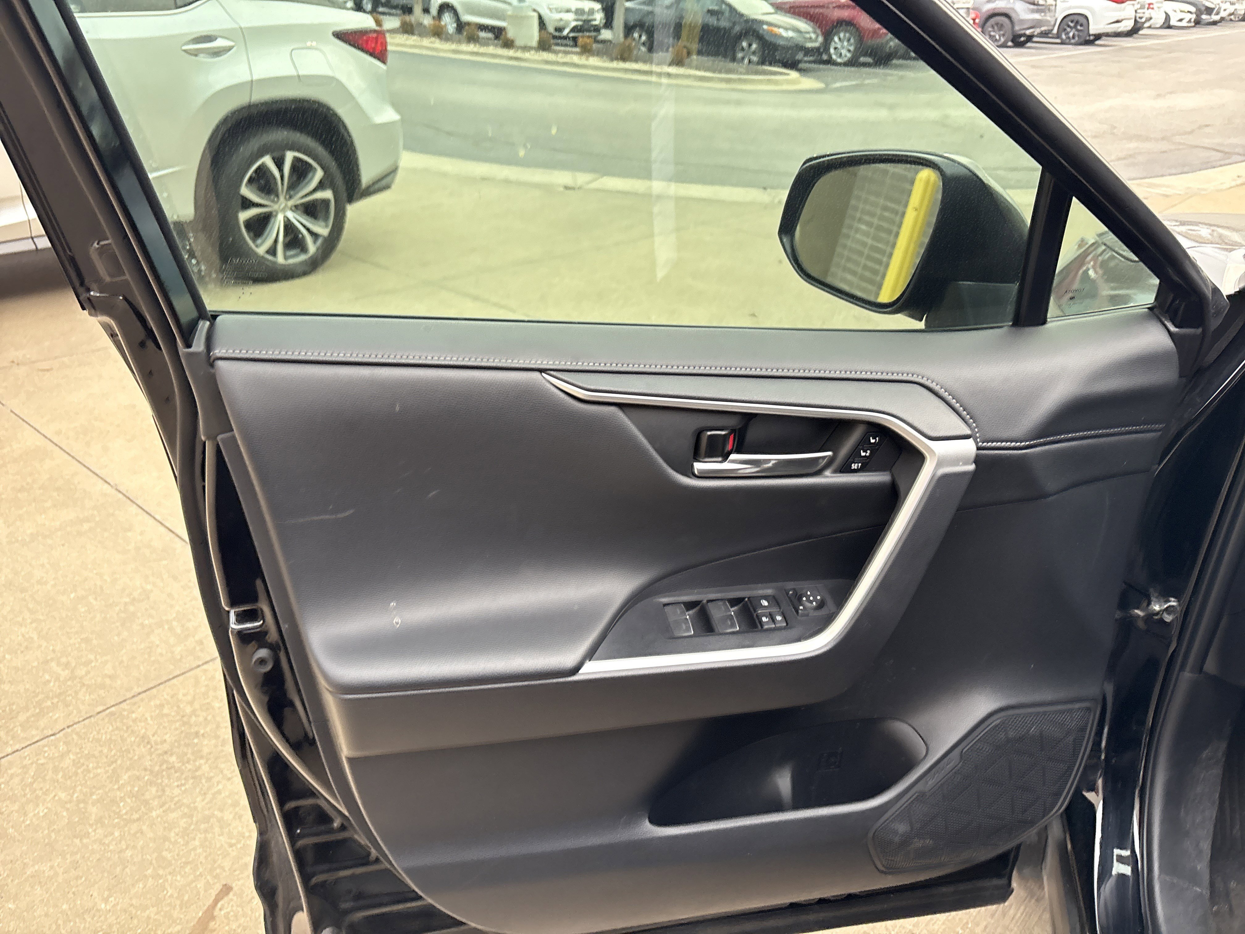 Used 2022 Toyota RAV4 Limited image 14