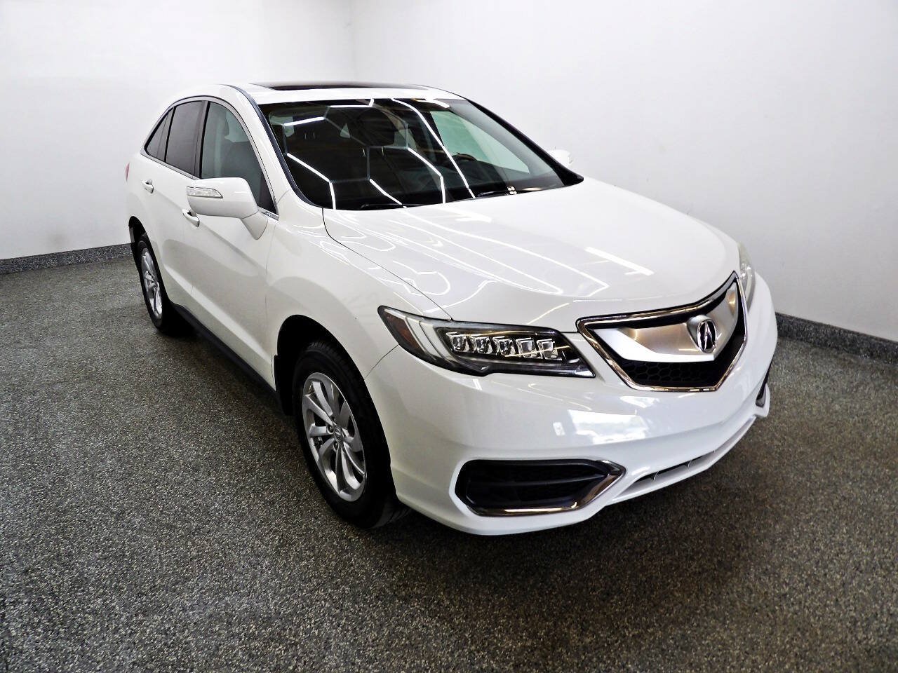 Used 2017 Acura RDX w/ Technology Package AWD/4WD image 3