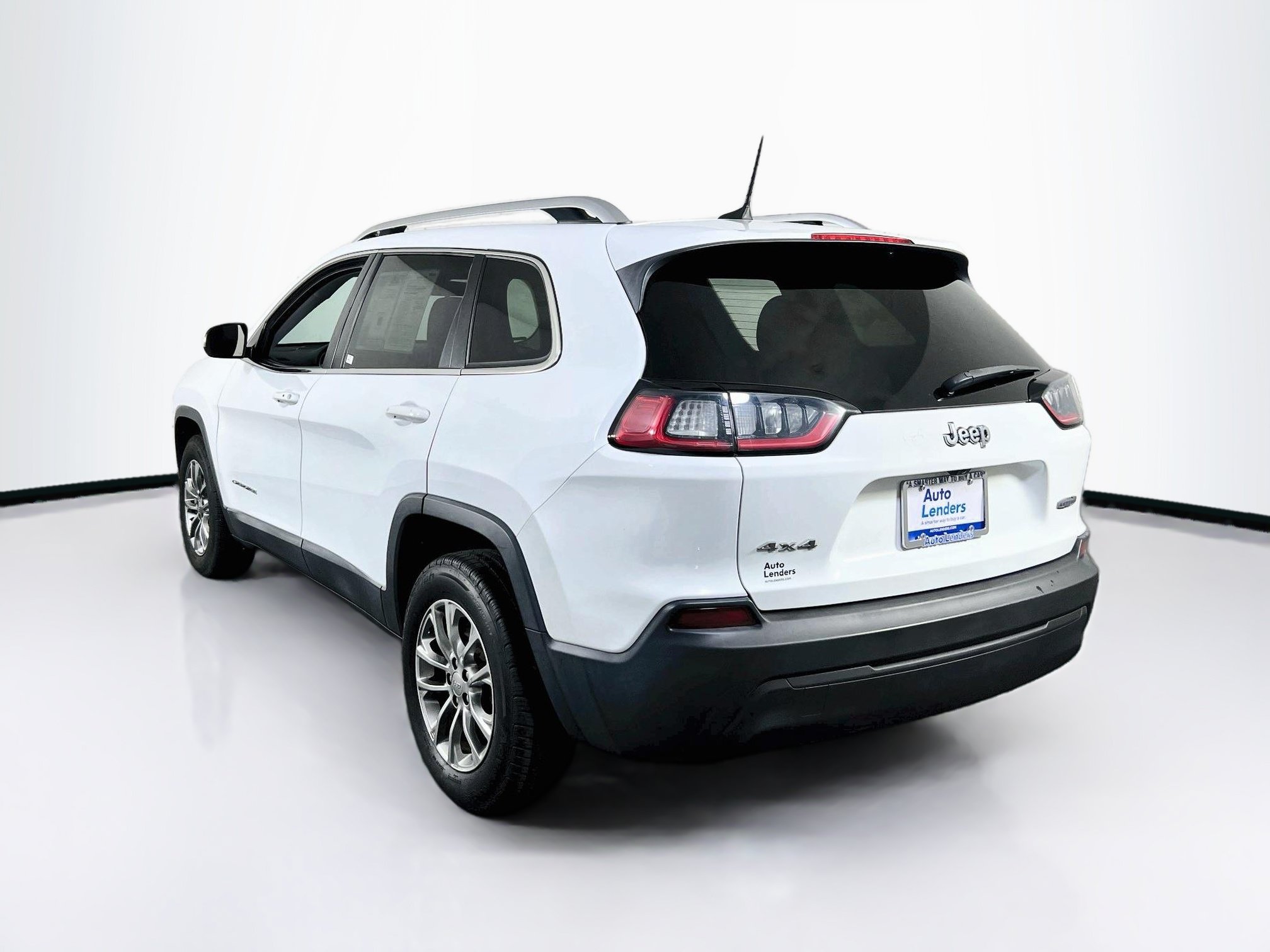 Used 2019 Jeep Cherokee Latitude Plus w/ Cold Weather Group AWD/4WD image 7