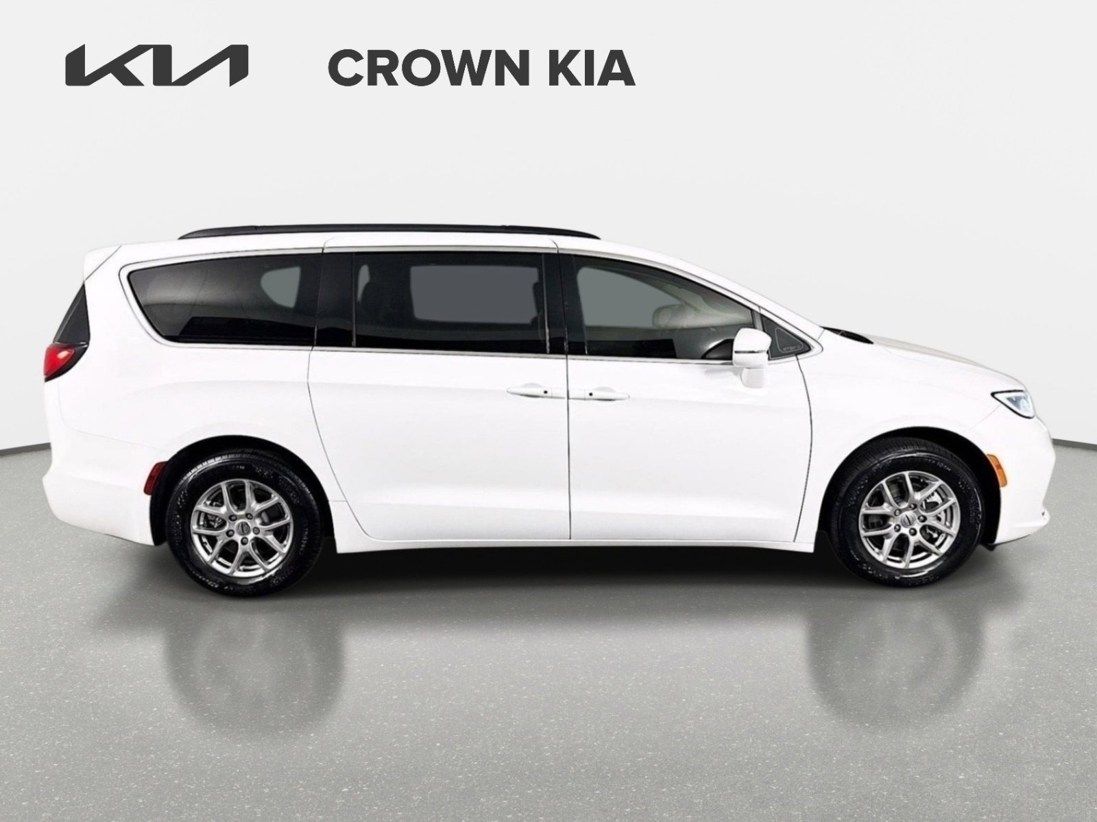 Used 2021 Chrysler Pacifica Touring FWD image 5