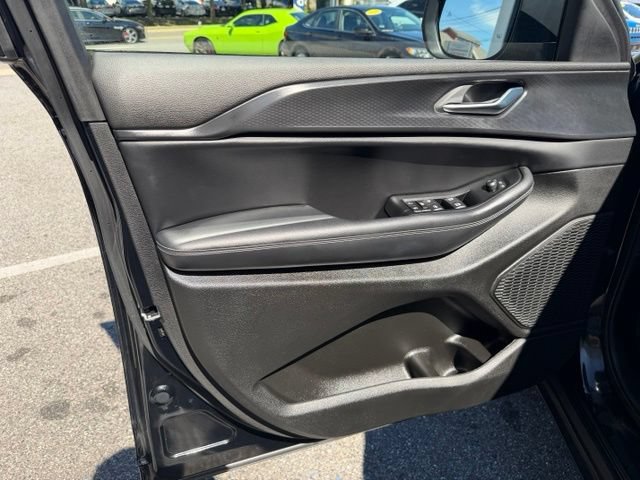 Used 2023 Jeep Grand Cherokee Laredo w/ Luxury Tech Group I AWD/4WD image 8