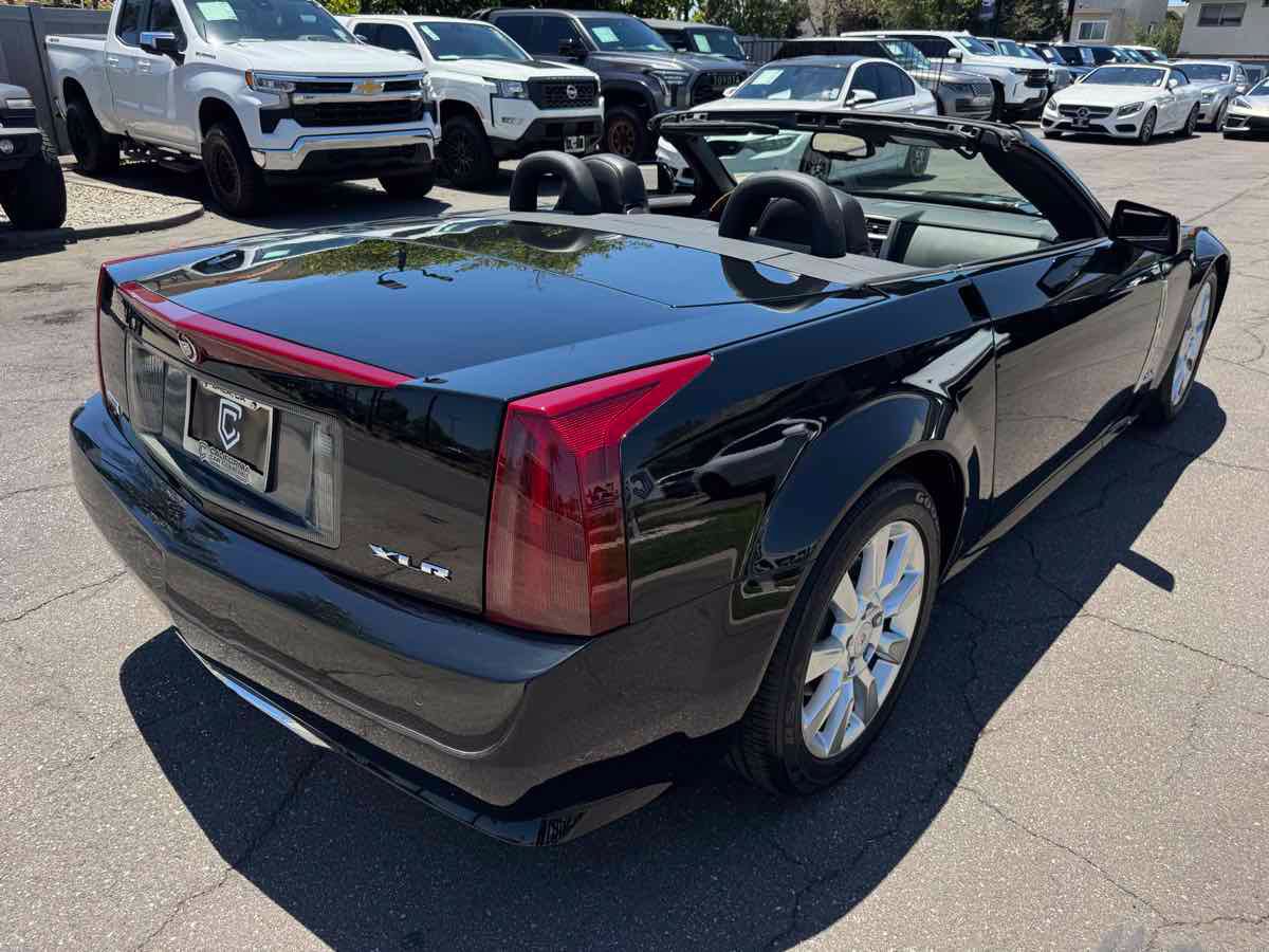 Used 2009 Cadillac XLR RWD image 12