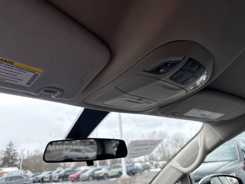 Used 2022 Chrysler Voyager LX FWD image 36