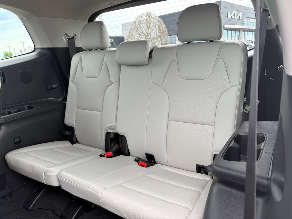 Used 2024 Kia Telluride SX w/ Towing Package FWD image 13