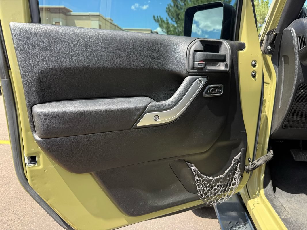 Used 2013 Jeep Wrangler Unlimited Sahara w/ Connectivity Group AWD/4WD image 10