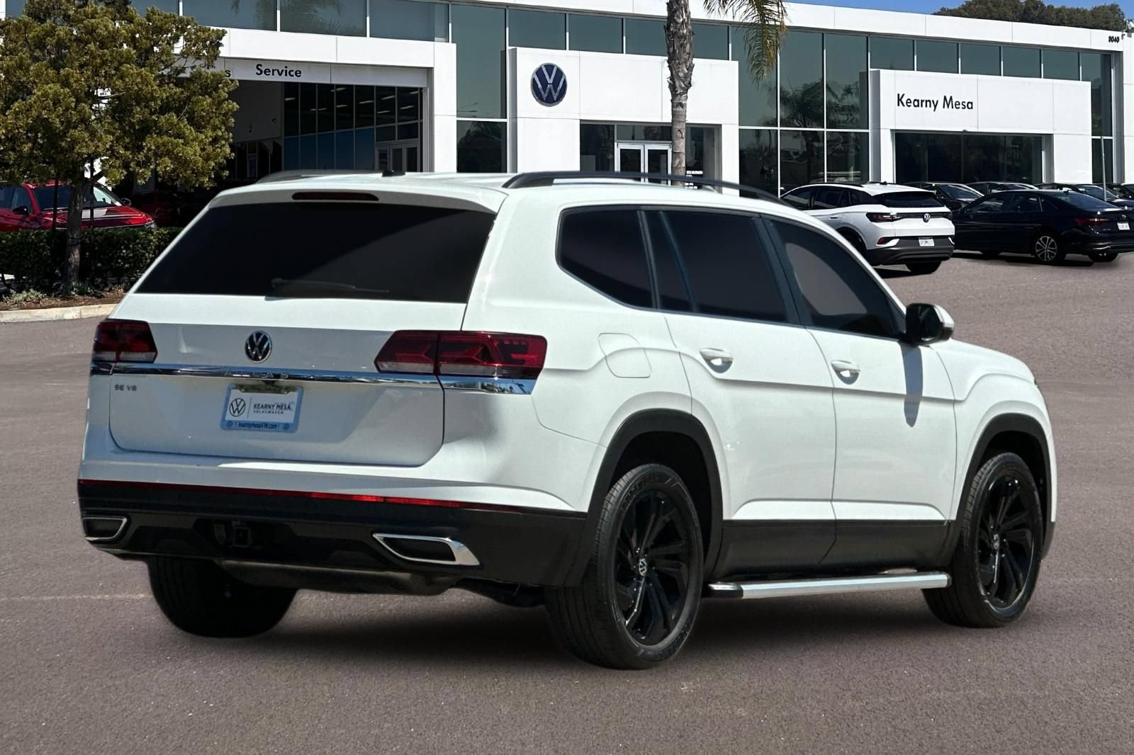 Used 2023 Volkswagen Atlas SE w/ Black Wheel Package FWD image 4