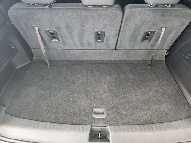 Used 2025 Chevrolet Traverse LT w/ Sun and Wheel Package image 16