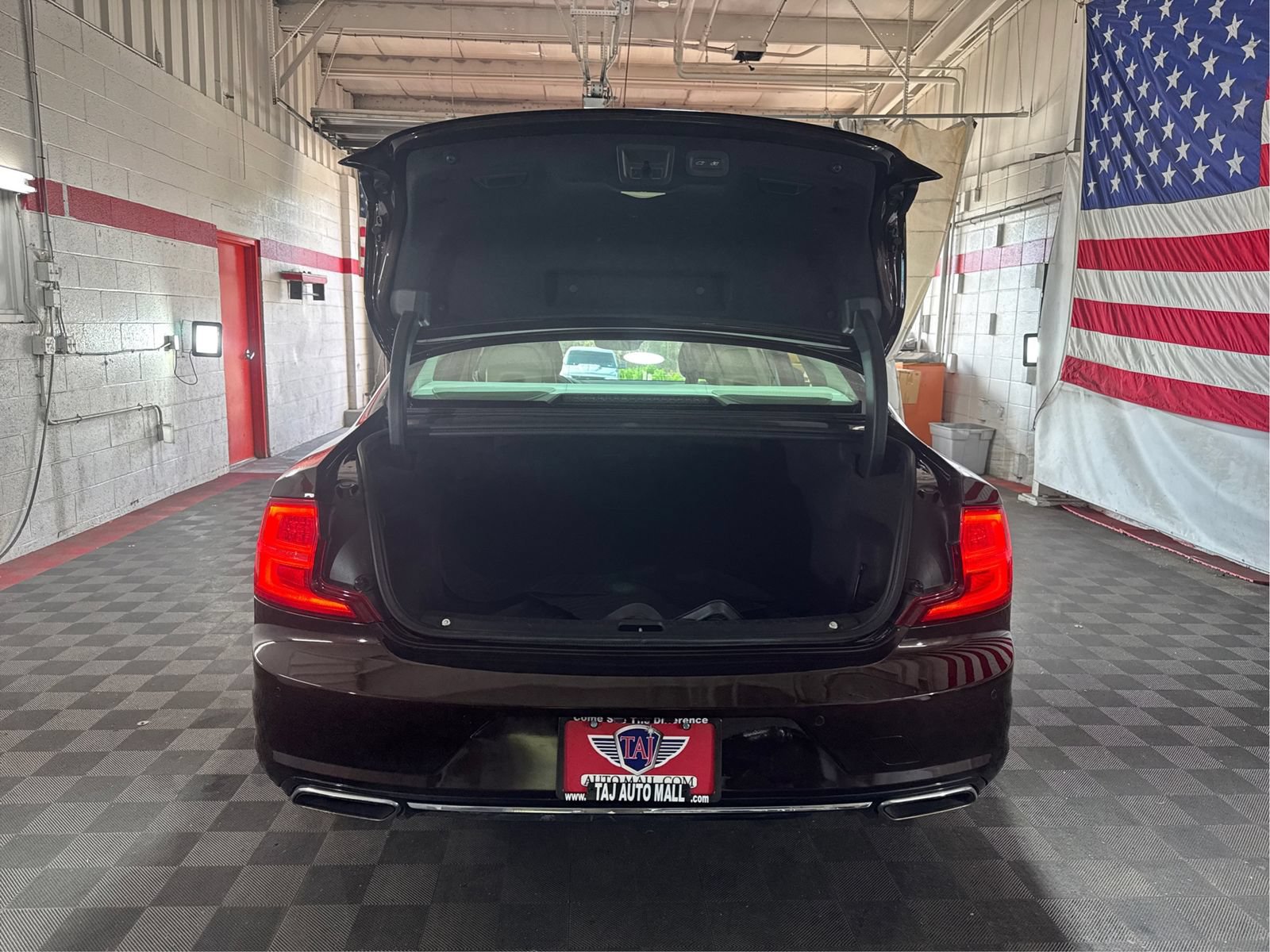 Used 2018 Volvo S90 T6 Momentum w/ Convenience Package AWD/4WD image 11